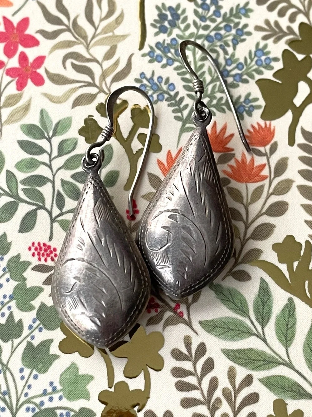 Vintage stamped 925 etched sterling silver torpedo dangle earrings